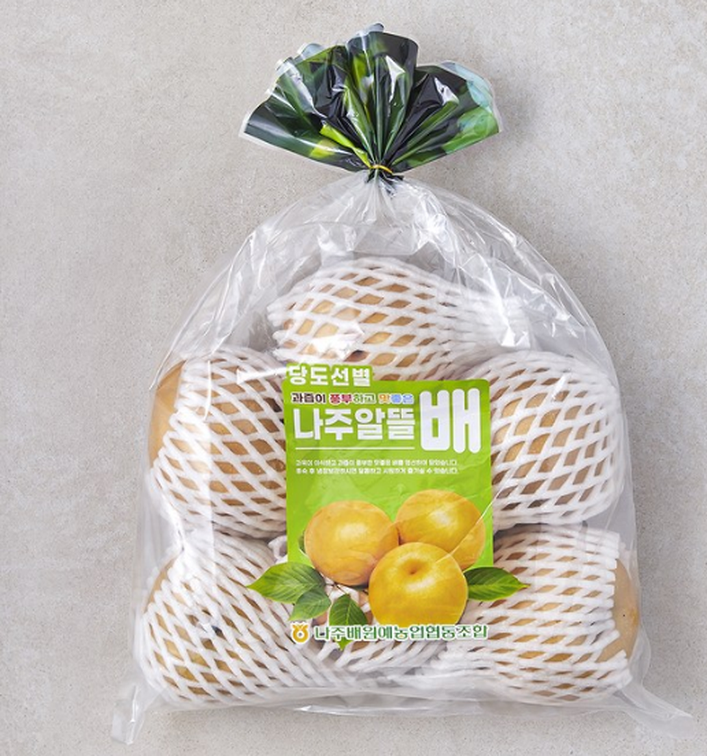 나주 알뜰배가 완충재와 투명 봉지에 포장된 상품 사진
