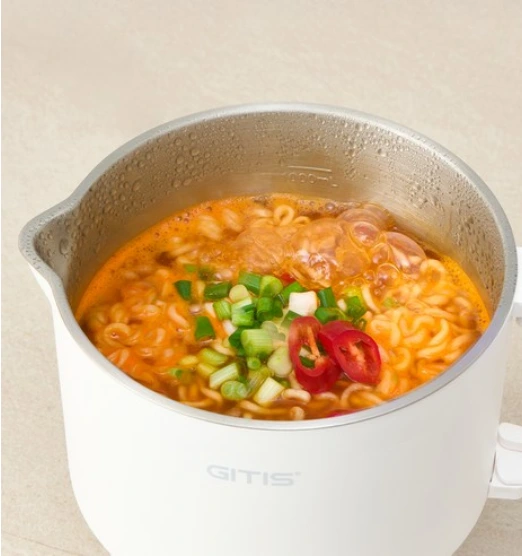 전기포트에서 끓이는 라면